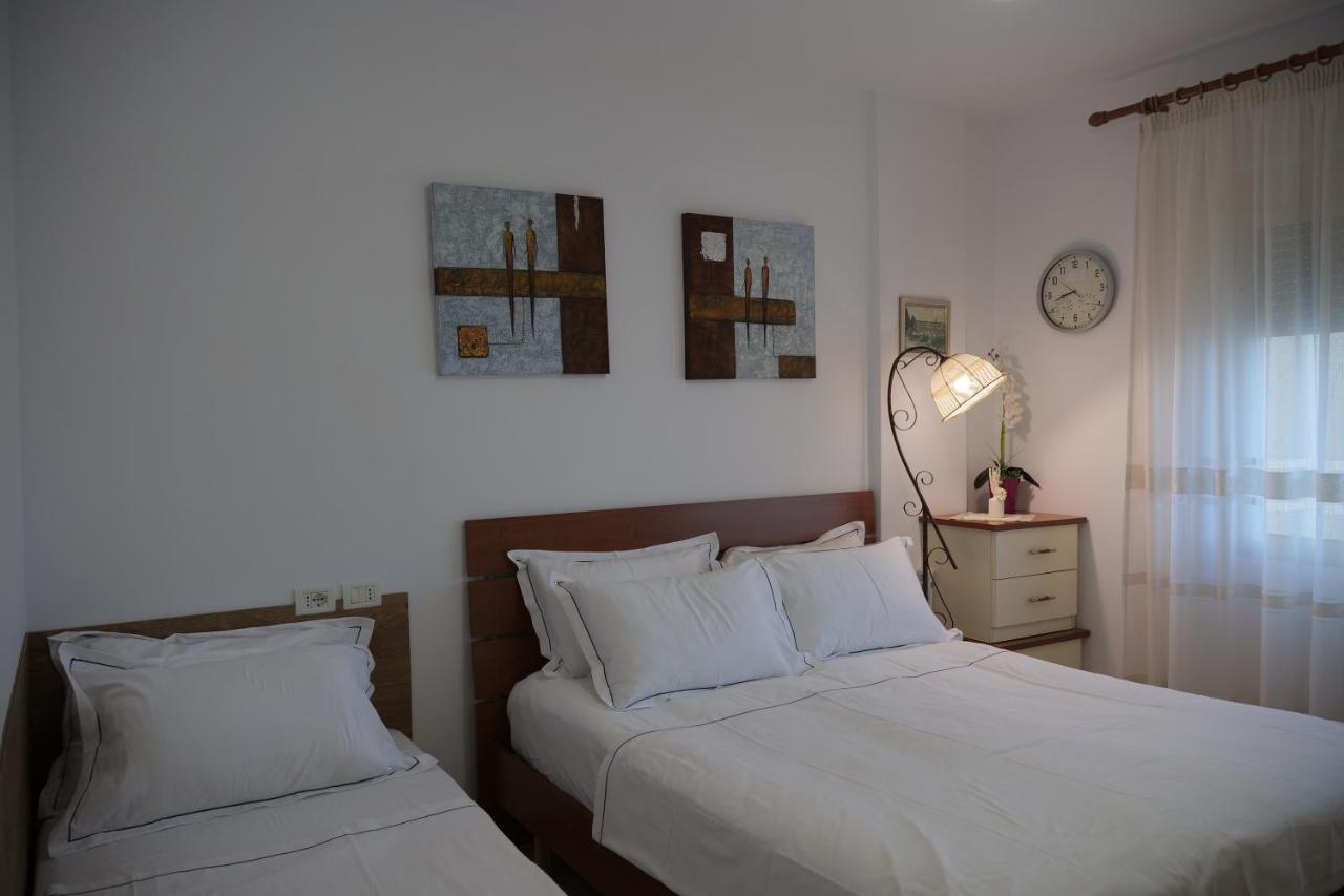 Teuta Apartment Дуррес Екстер'єр фото